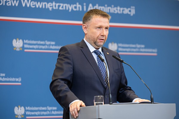 Minister_Marcin_Kierwiński_przedstawił_wyniki_kontroli_w_KGP_w_związku_z_wystrzałem_z_granatnika